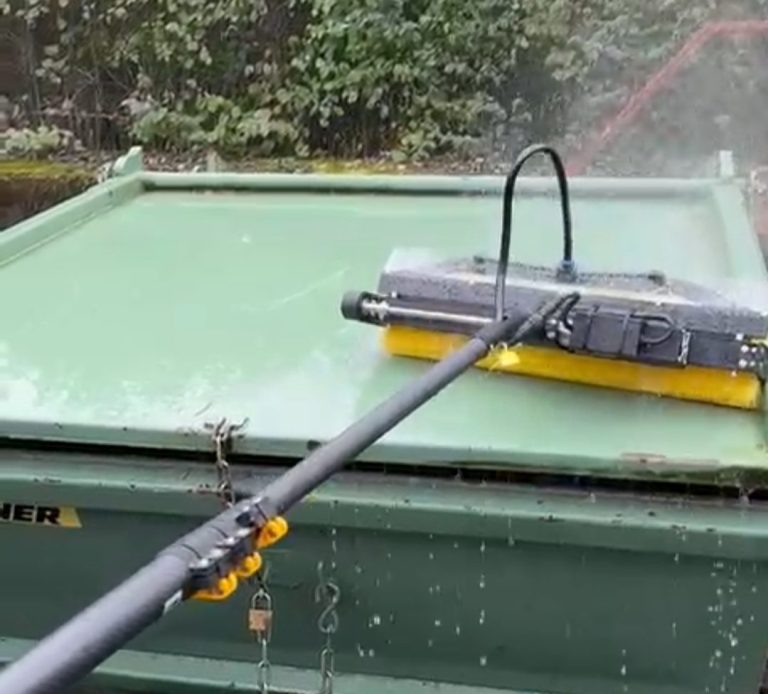 Effektive Reinigung mit Reinwassersystem in Ingolstadt Reinigung mit Teleskopstange und Reinwassersystem in Ingolstadt
